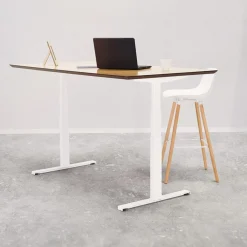 Bureau assis-debout électrique 'BIONIK'avec plateau en bois finition naturelle et pied en métal blanc