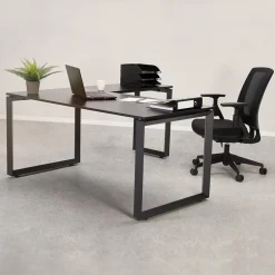 Bureau d'angle design 'BAKUS' en bois finition Noyer et métal noir