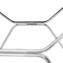 Chaise design 'GAUDY' noire avec pied en métal chromé