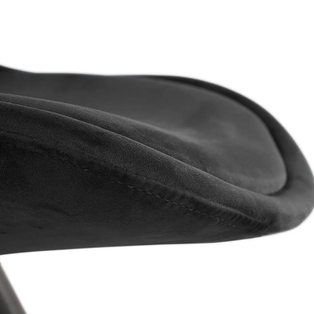 Chaise design 'HAMILTON' en velours noir et pieds en bois noir