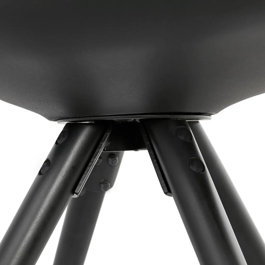 Chaise design 'PIPA' noire