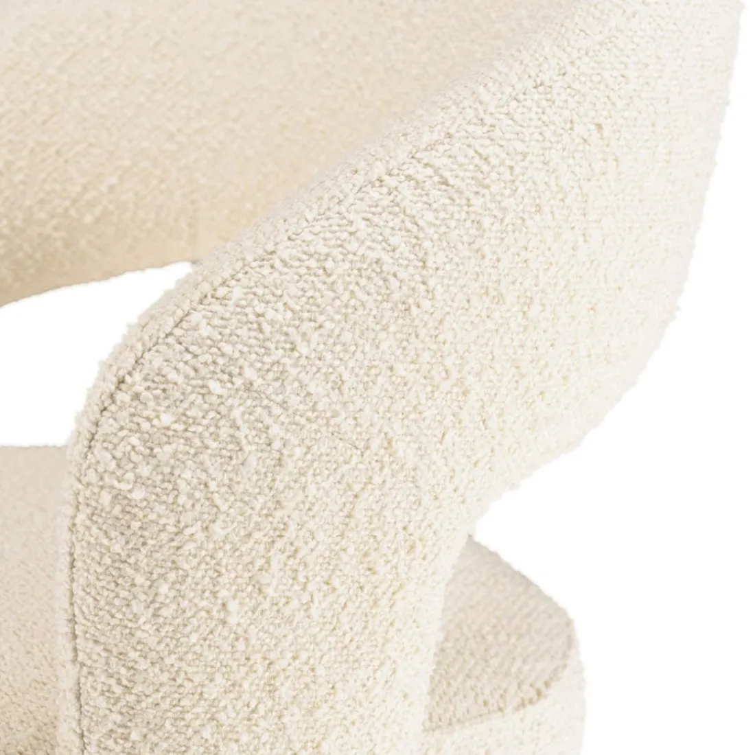 Chaise en tissu bouclette écru, dossier ouvert, pieds en bois PIERRE