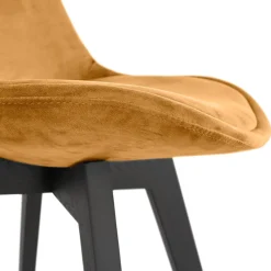 Chaise en velours moutarde 'JOE' avec structure en bois noir