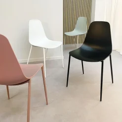 Chaise intérieur ou extérieur 'FELIZ' noire en matière plastique et métal