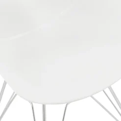 Chaise moderne 'UNAMI' blanche en matière plastique avec pieds en métal chromé