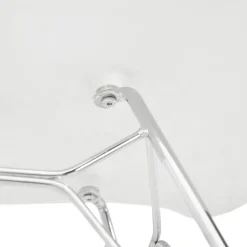 Chaise moderne 'UNAMI' blanche en matière plastique avec pieds en métal chromé