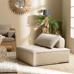 Chauffeuse capitonnée beige avec dossier et coussin