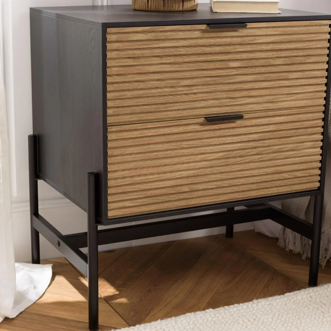 Chevet marron et noir 2 tiroirs Pin pieds métal noir