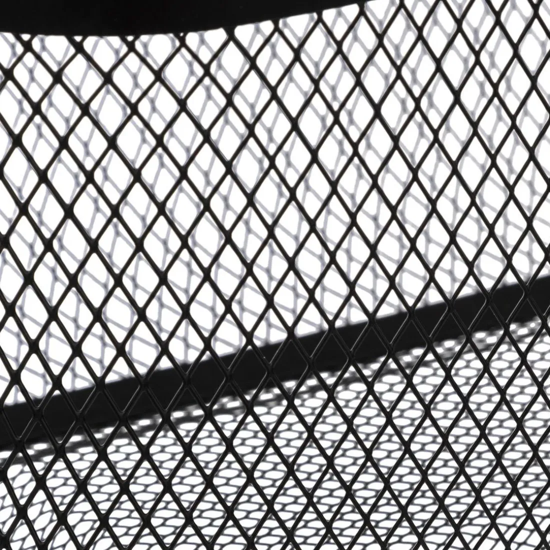 Corbeille en métal noir