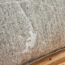 Coussin en coton 275g/m² HORS PISTE 40 x 60 gris clair Skieur