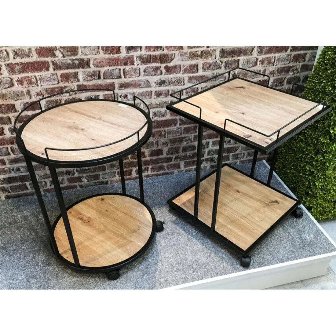 Desserte à roulettes avec plateaux en MDF décor chêne et en en Tube d'acier laqué Noir