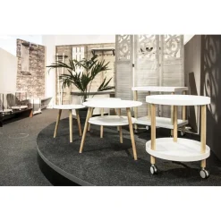 Desserte sur roulettes avec structure en Bois massif nature et plateaux en MDF laqué Blanc