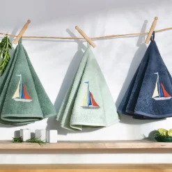 Essuie-mains rond brodé bateau SAILOR vert eucalyptus