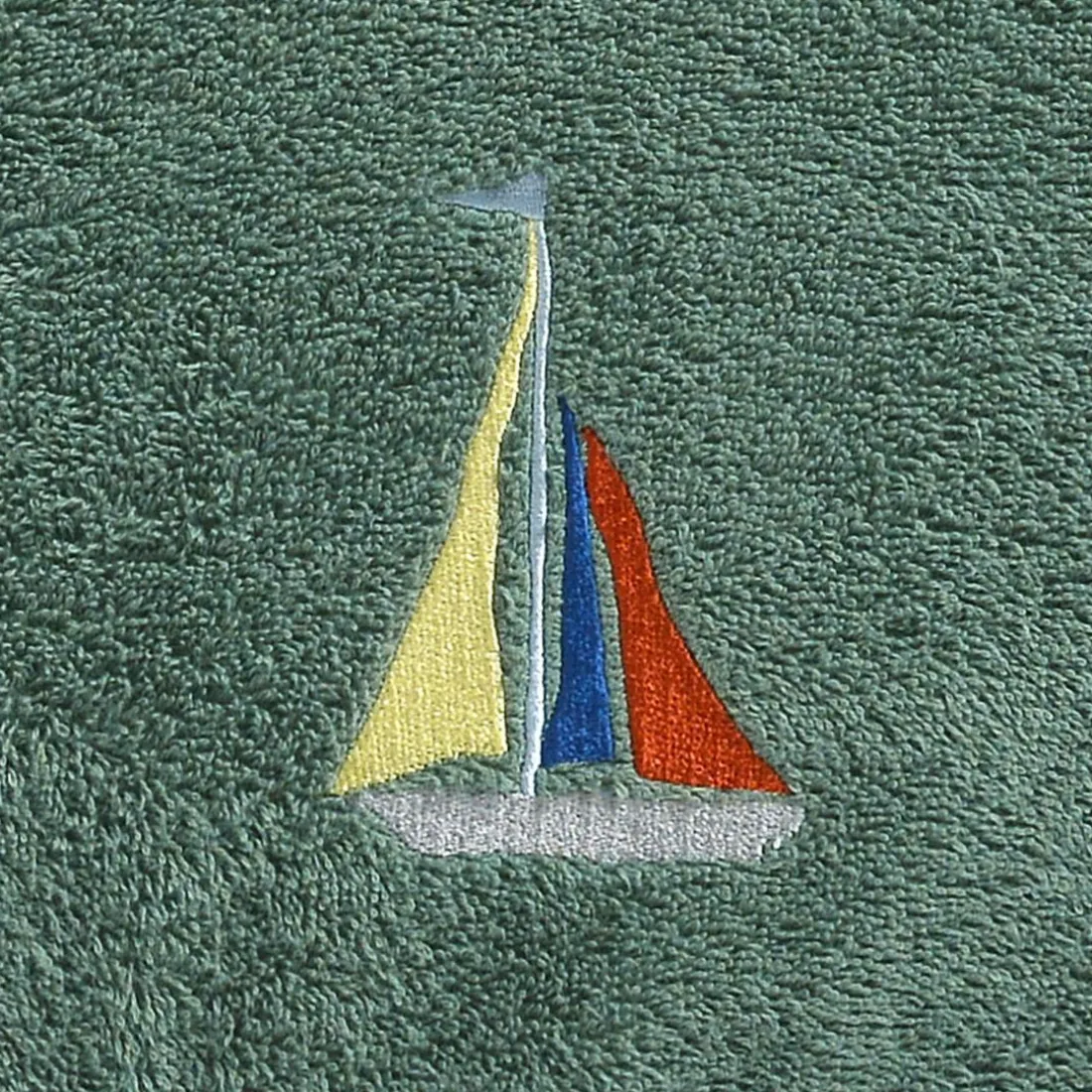 Essuie-mains rond brodé bateau SAILOR vert eucalyptus