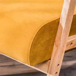 Fauteuil de salon avec structure bois jaune