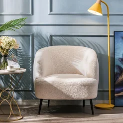 Fauteuil de salon design scandinave et pieds métal blanc