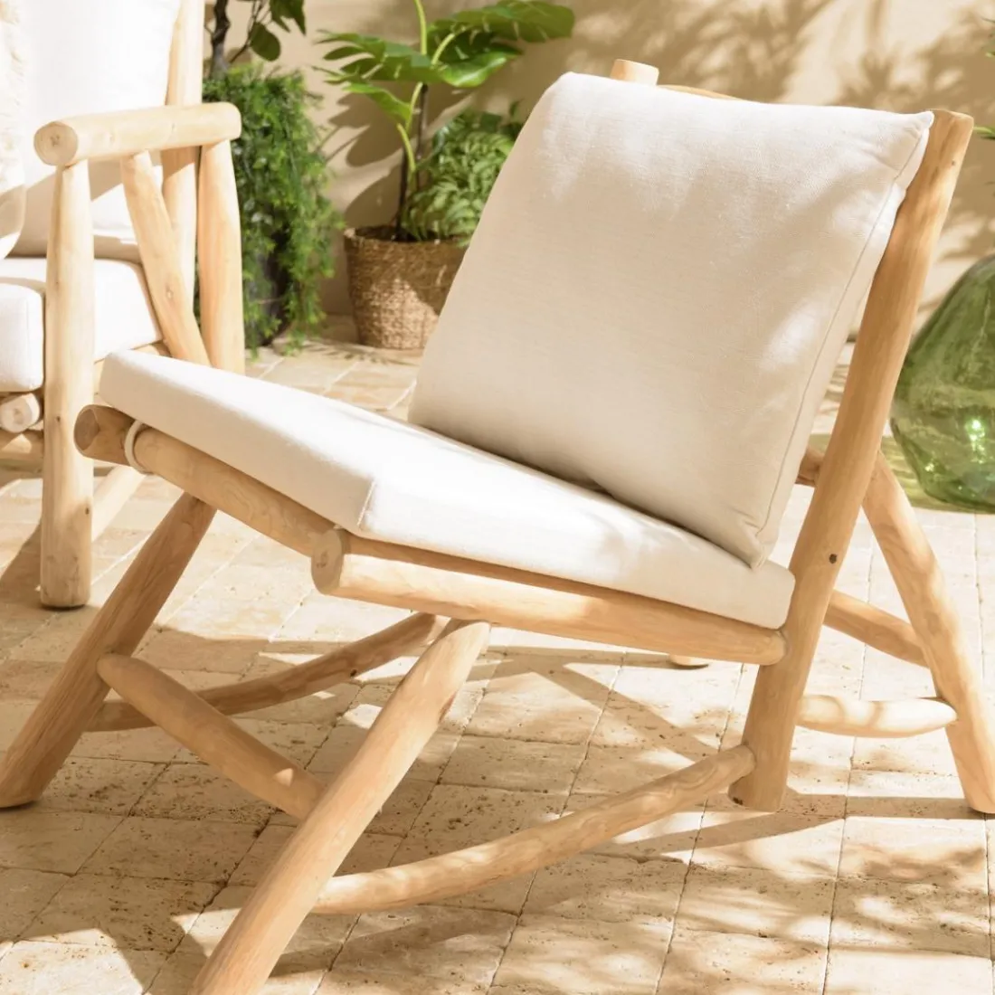 Fauteuil lounge en branches de Teck naturel avec coussin blanc WILL