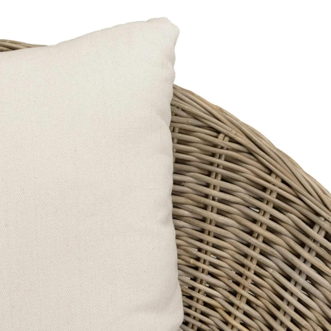 Fauteuil lounge en kubu coussin d'assise blanc pieds métal noir KALLY