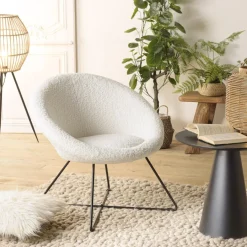 Fauteuil tissu bouclette blanc pieds croisés métal noir