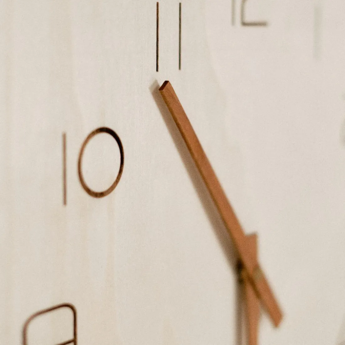 Horloge contreplaquée carrée - Simplicity