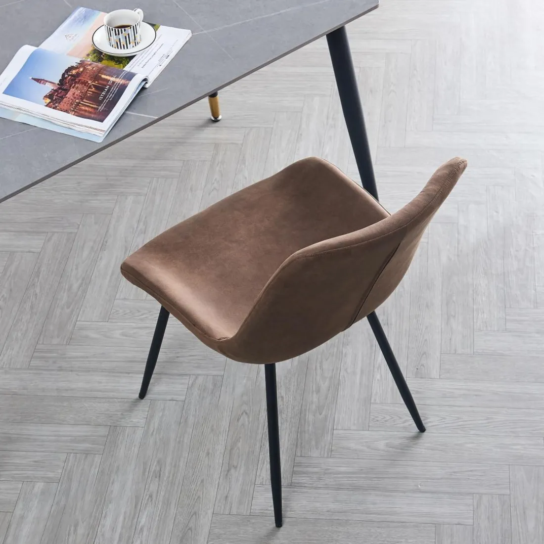 La chaise KOGE design scandinave marron