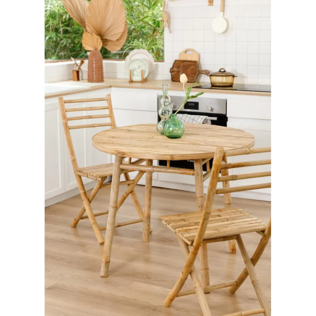 La chaise PALEMPANG design moderne et sa structure en bois massif marron