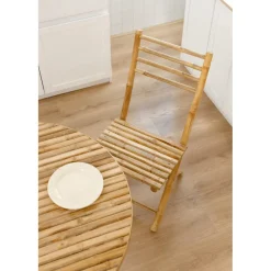 La chaise PALEMPANG design moderne et sa structure en bois massif marron