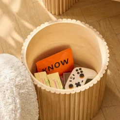 La set ARVIKA combinant une table basse et 2 poufs style scandinave