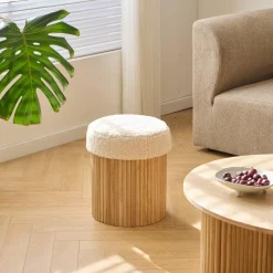 La set ARVIKA combinant une table basse et 2 poufs style scandinave