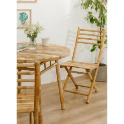 La table à manger IPOH avec son design rustique et épuré facile à monter pour 4 personnes