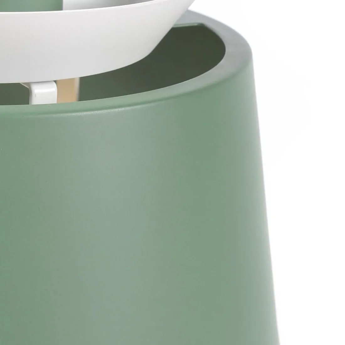 Lampe de table en métal vert de gris