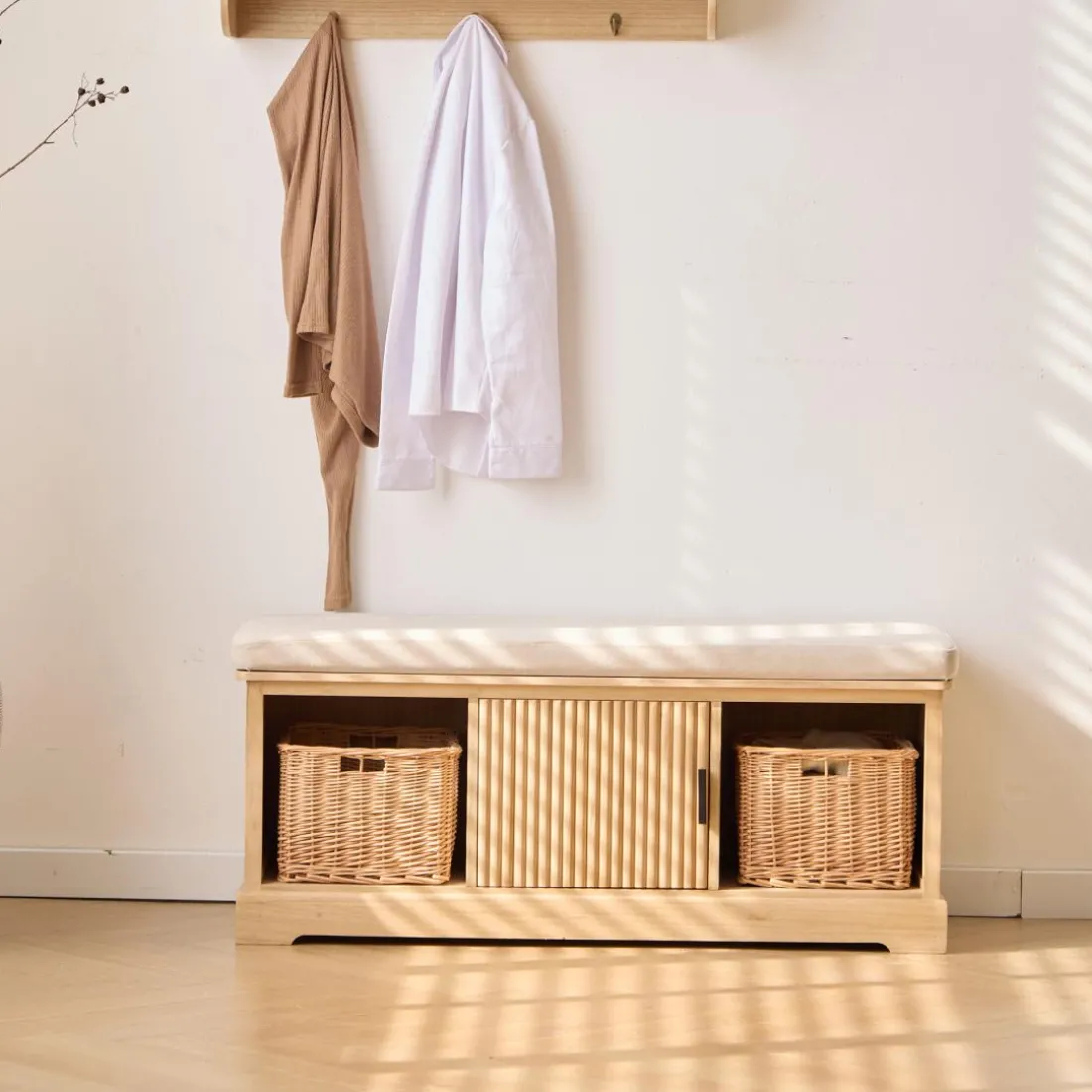 Le Banc CHIBA 1 porte et 2 rangements au style scandinave