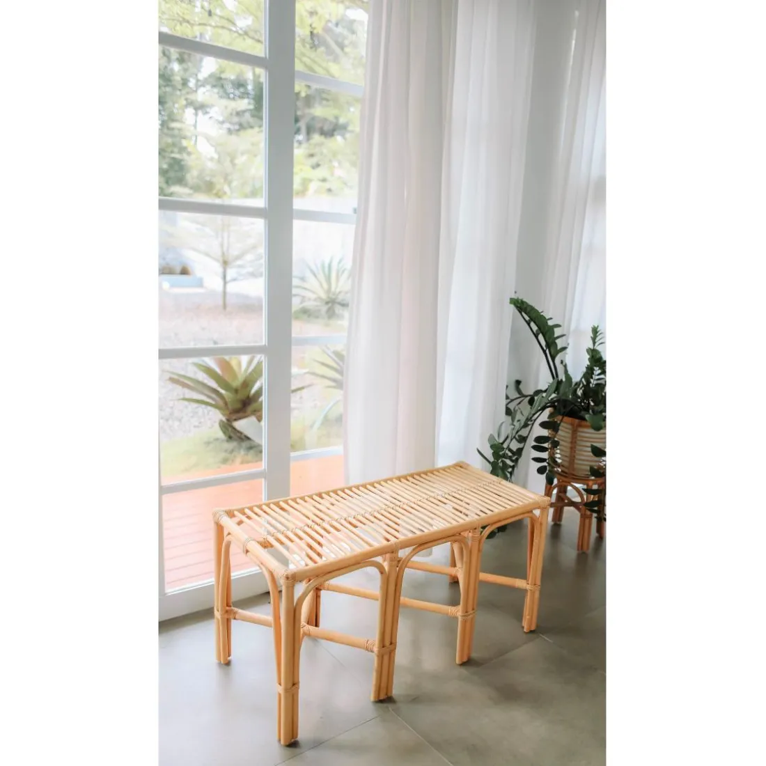 Le banc SULAWESI design scandinave épuré assise en rotin naturel et tissu etanche