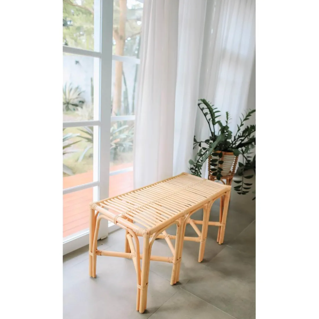 Le banc SULAWESI design scandinave épuré assise en rotin naturel et tissu etanche