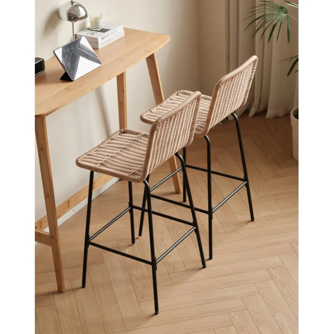 Le lot de tabourets BANGKOK design moderne et son élégant alliage de matières