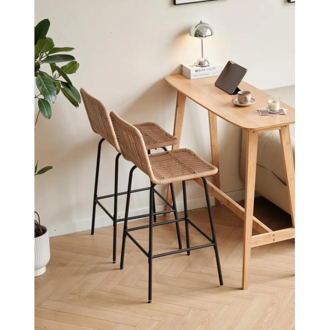 Le lot de tabourets BANGKOK design moderne et son élégant alliage de matières