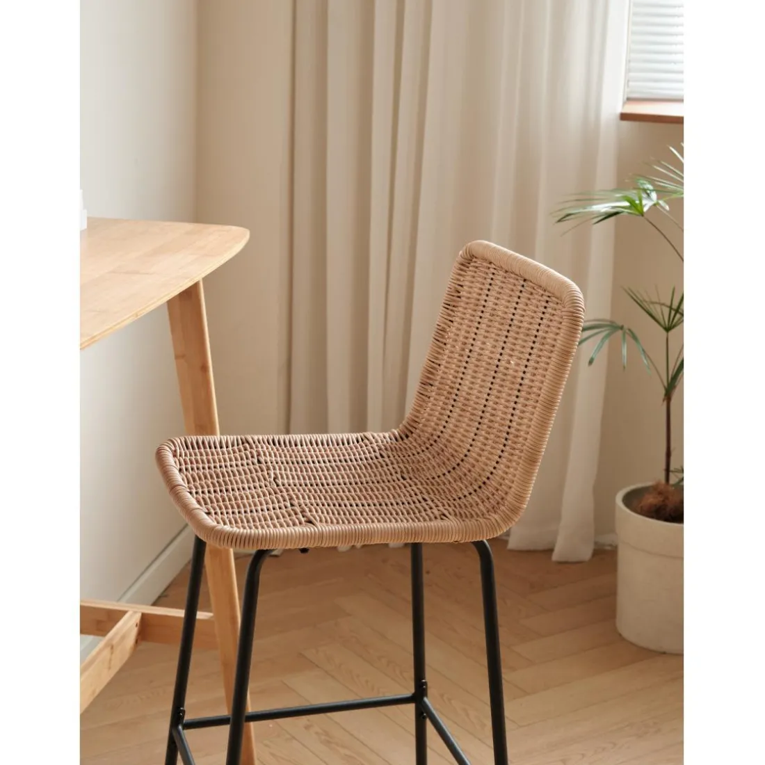 Le lot de tabourets BANGKOK design moderne et son élégant alliage de matières