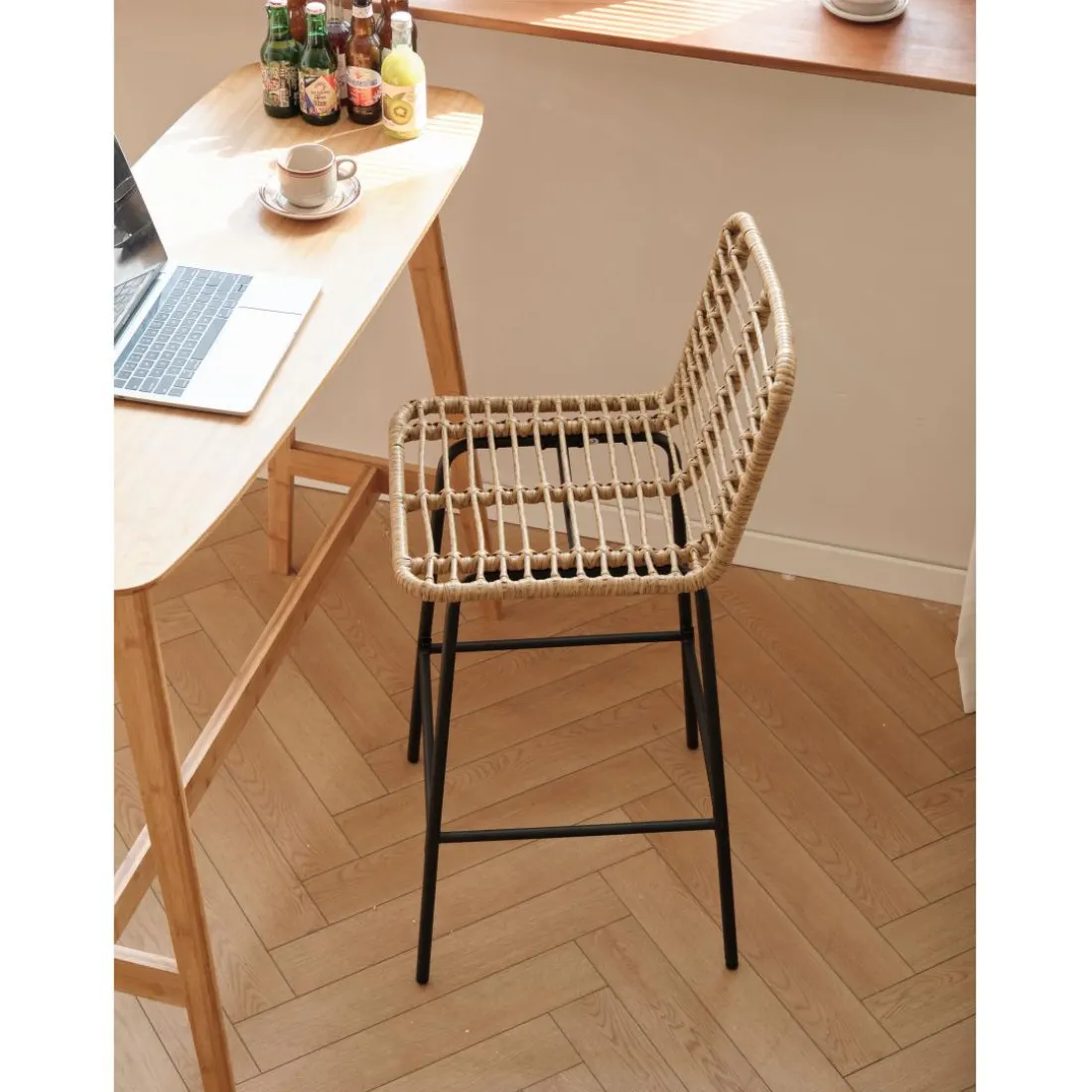 Le tabouret BANGKOK design moderne et son élégant alliage de matières