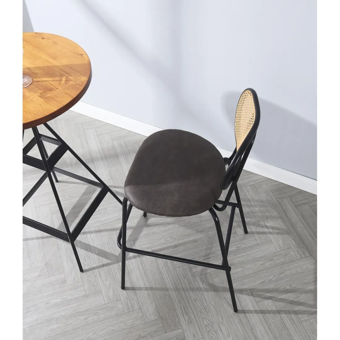 Le tabouret de bar OREBRO design industriel élégant assise garnie de mousse ultra-dense