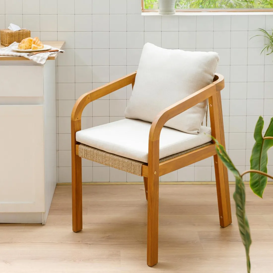 Les chaises intérieur extérieur en bois massif DELGADO design intemporel style scandinave