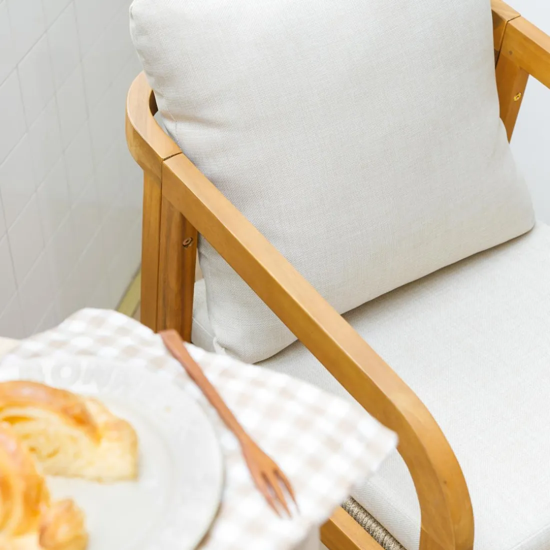 Les chaises intérieur extérieur en bois massif DELGADO design intemporel style scandinave