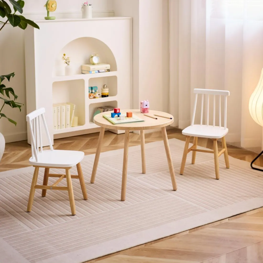 Lot de 2 chaises pour enfant NESNA design moderne et sa structure en bois massif blanc