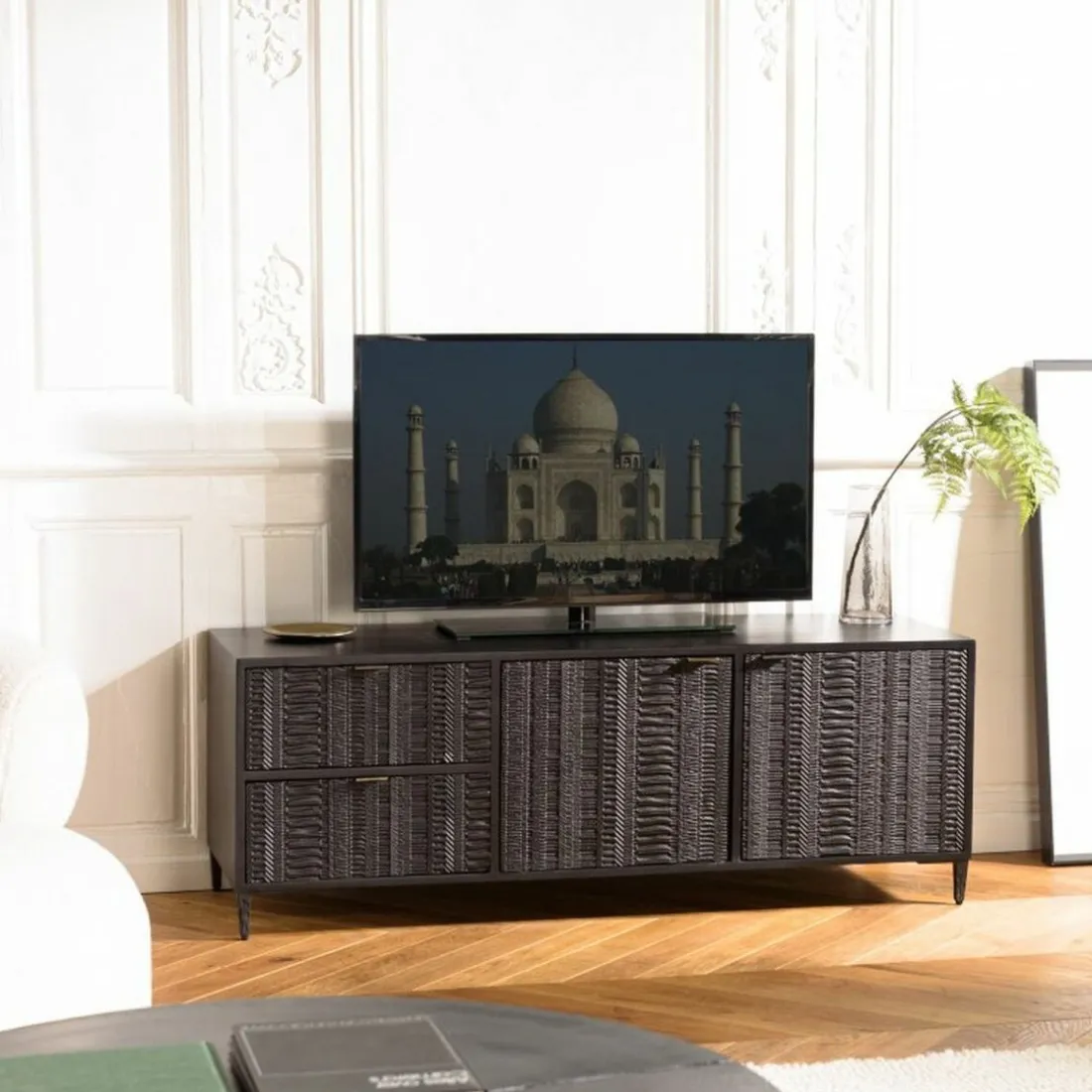 Meuble TV en bois de manguier avec 2 portes et 2 tiroirs sculptés GLORIA noir