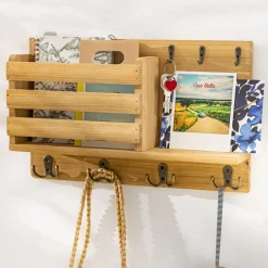 Patere en bois range courrier cruor