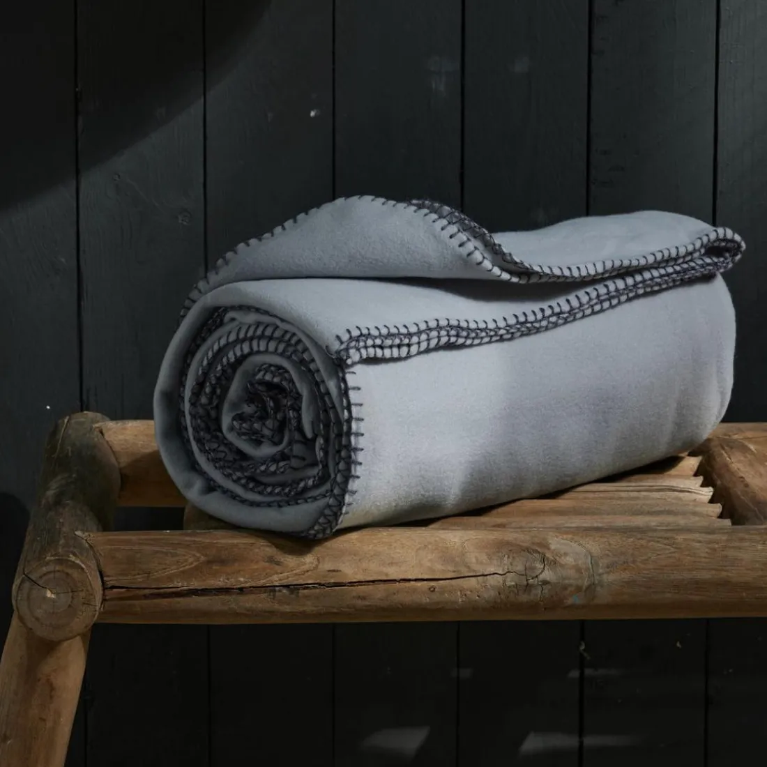 Plaid Polair en Polyester 220 x 240 BIEN AU CHAUD Acier