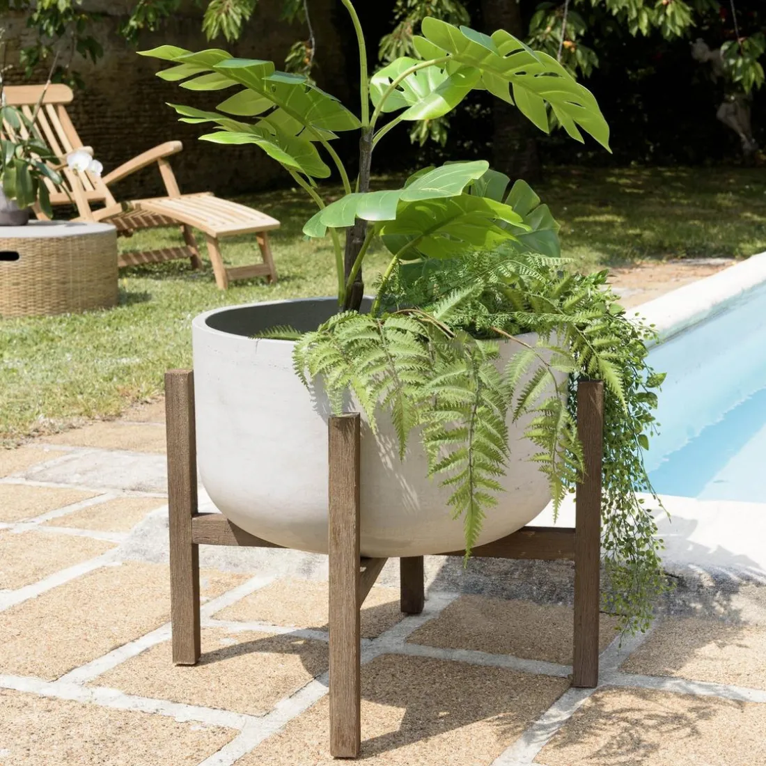 Pot de fleur rond en béton sur pieds en acacia marron HECTOR