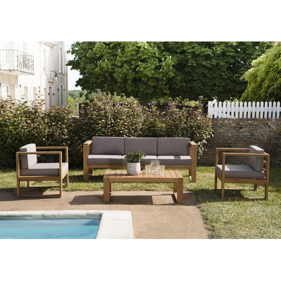 SALON DE JARDIN EN BOIS TECK : 1 Canapé 3 places, 2 fauteuils avec coussins waterproof et une table basse 110x60cm