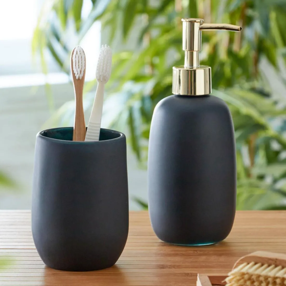 Set gobelet et distributeur de savon liquide en verre CLARION teinte noire