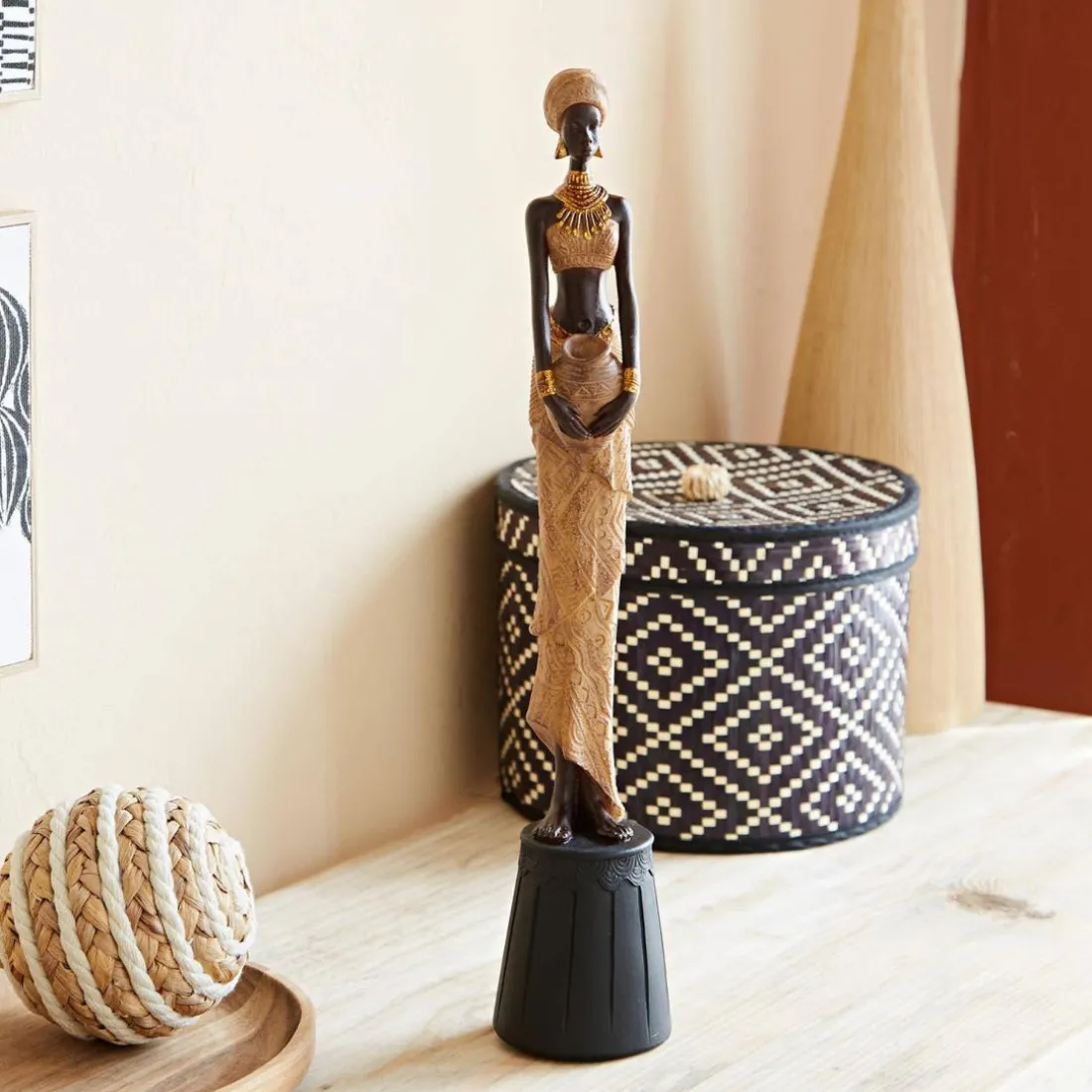 Statuette en Tenue Africaine en Résine FATOUMATA Beige