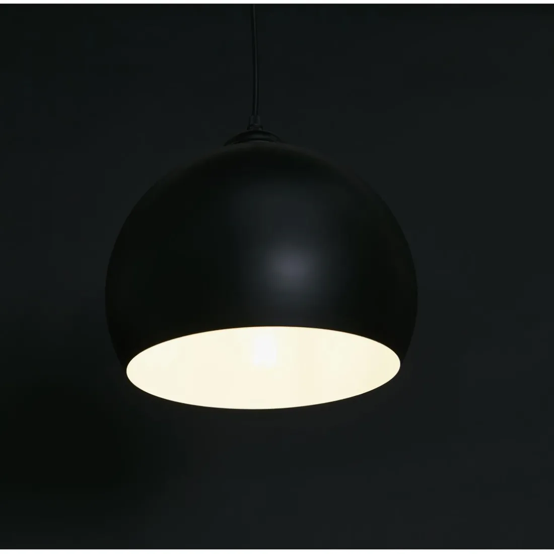 Suspension Sphère en Métal Noir TEMPT